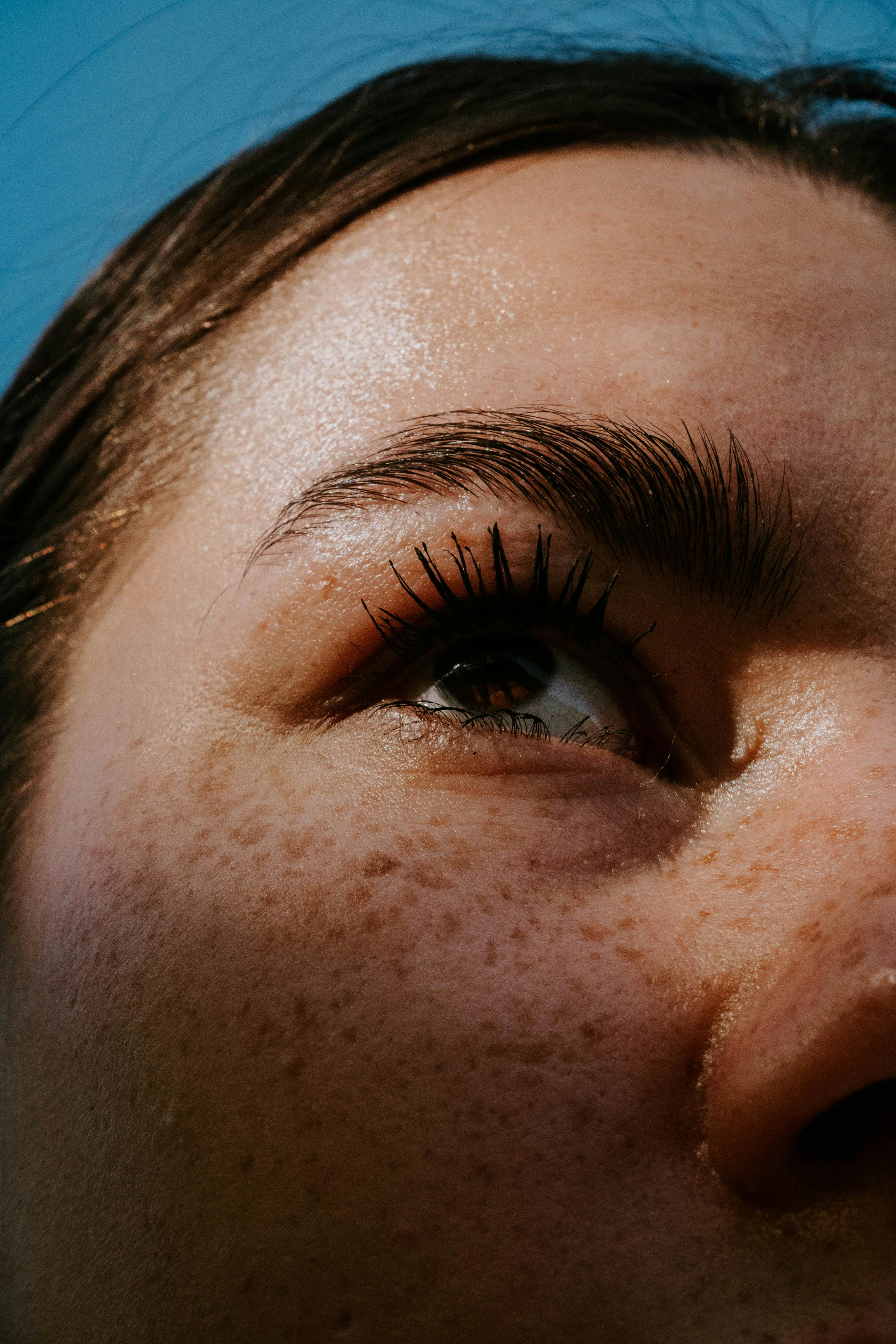 Thin Eyelashes and Eyebrows: Exploring Problems, Causes and Remedies 